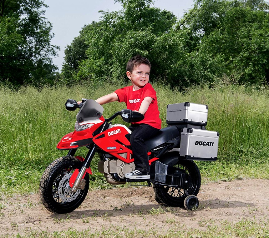 Con la moto elettrica da cross Peg Perego Ducati Enduro, i vostri figli vivranno delle avventure incredibili